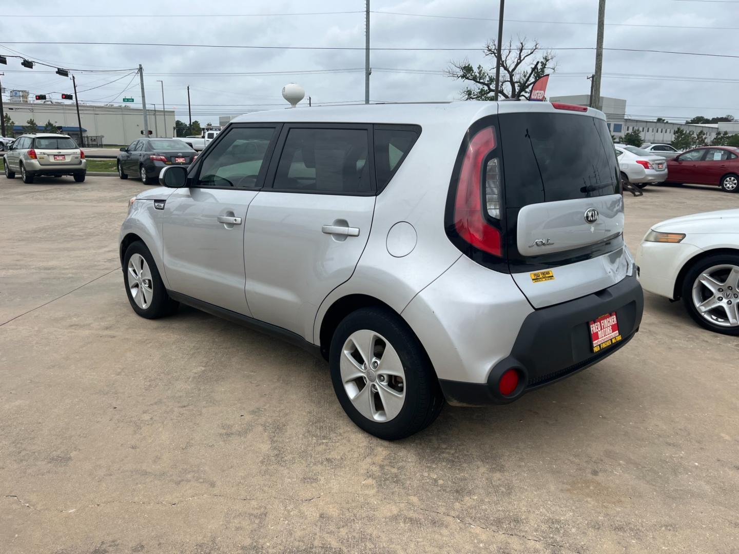 2016 SILVER /black Kia Soul Base 6A (KNDJN2A28G7) with an 1.6L L4 DOHC 16V engine, 6A transmission, located at 14700 Tomball Parkway 249, Houston, TX, 77086, (281) 444-2200, 29.928619, -95.504074 - Photo#4